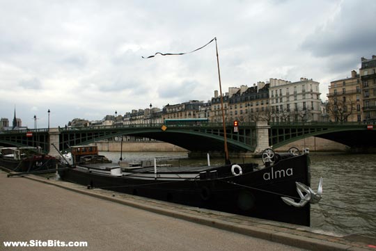 Seine: Boat (Alma)