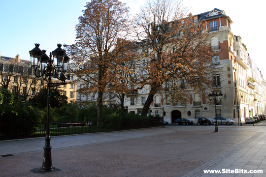 Square S Rousseau (7th arrondissement)