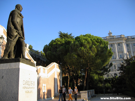 Jardines de Sabatini: Statue of Carlos III